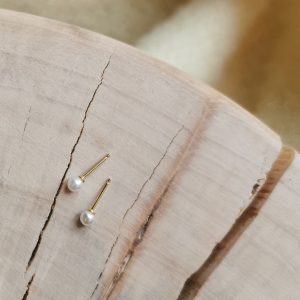 Forstykke: Pearl Stud (White/Gold colour needle)