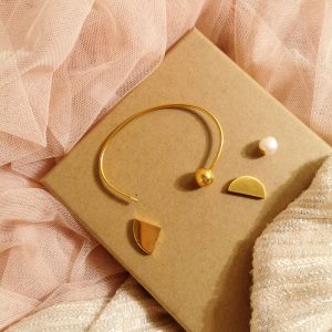 Sæt: Ae Bracelet + 4 endestykker (Gold Colour/White)