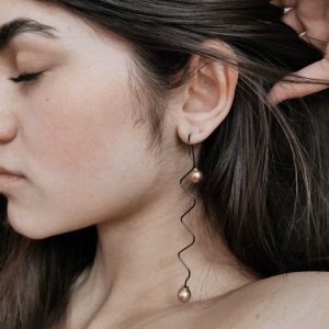 Wire 06 Black w/ Champagne Pearls