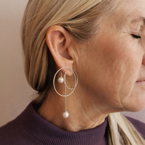 Sæt: Wire 01 & Wire 02 w. freshwater pearls (Silver Coloured Lock)